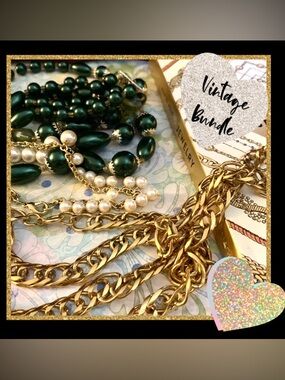 Vintage-Style Emerald & White Pearls Necklace Set